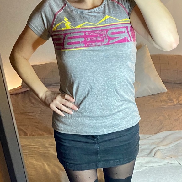 Grey top with line of buttons in the back - Picture 2 of 4